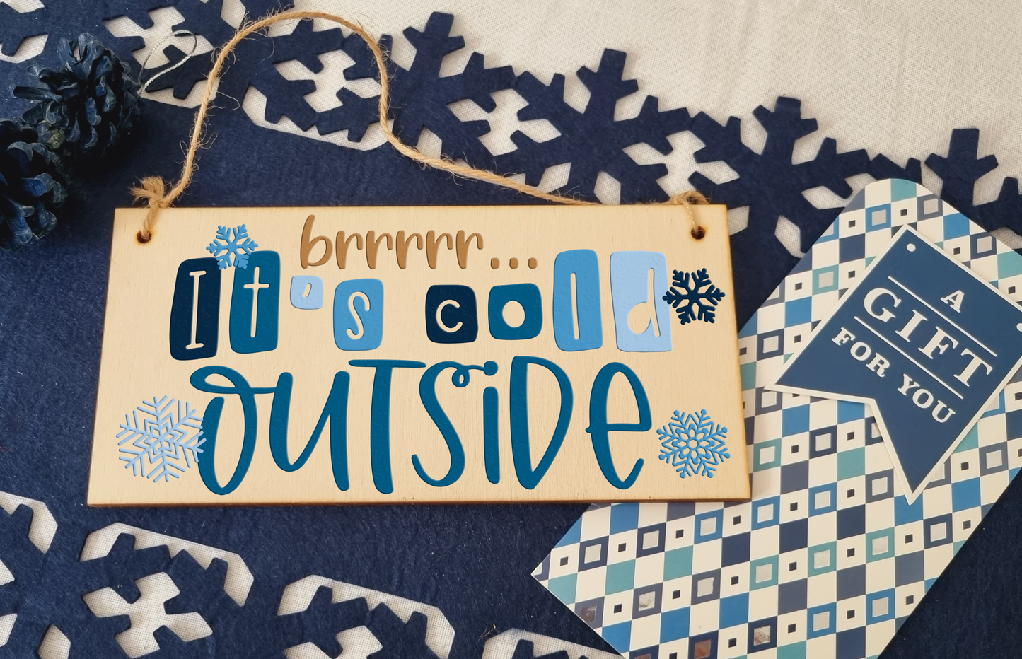 Its Cold Outside Decorative Christmas Sign Modern Xmas Saying Handmade Wooden Hanging Wall Plaque Sign Gift